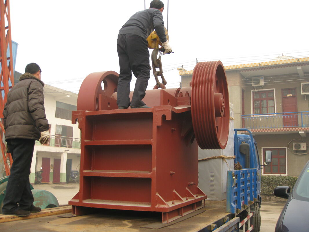 300-700mm 투입구 크기, 10-100mm 배출구 크기, 3500kg 무게의 중작업용 산업용 파쇄기