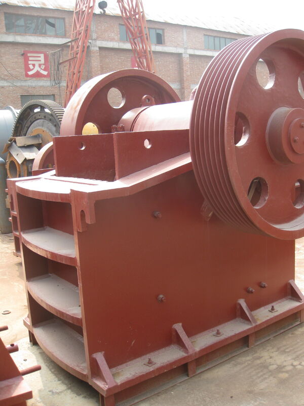 300-700mm 투입구 크기, 10-100mm 배출구 크기, 3500kg 무게의 중작업용 산업용 파쇄기