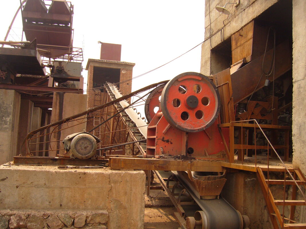 Industrial Box Crusher with 500 kg/hour Capacity, Up to 500 mm Feed Size, and 15 KW Motor Power for Heavy-Duty Crushing