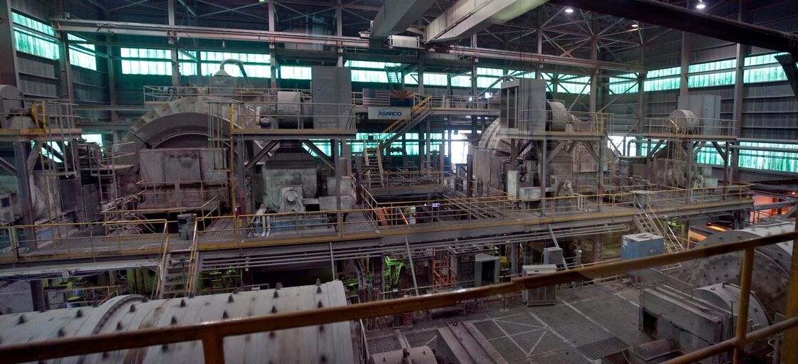 ≤25 mmの供給サイズ、空冷、0.5〜50トン/時の処理能力を備えた効率的な乾式粉砕用乾式ボールミル