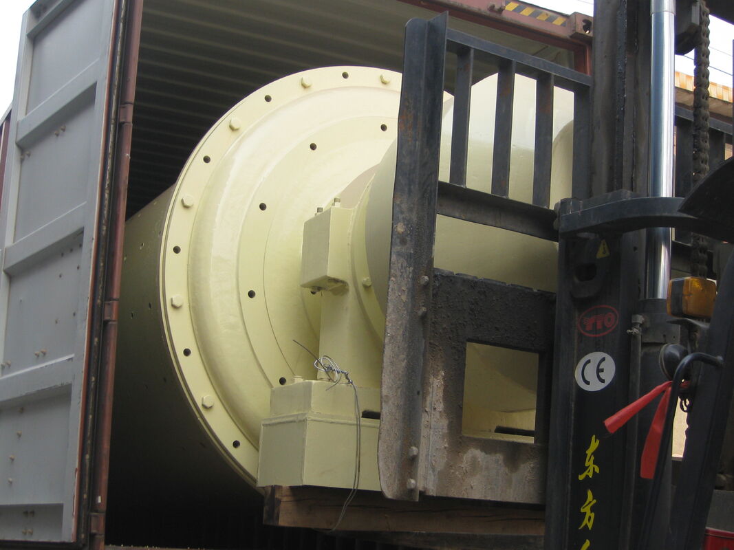 Moulin à billes de ciment d'acier avec 30-800 kW de puissance moteur et 5-200 TPH Capacité pour le broyage efficace 0,074-0,4 mm