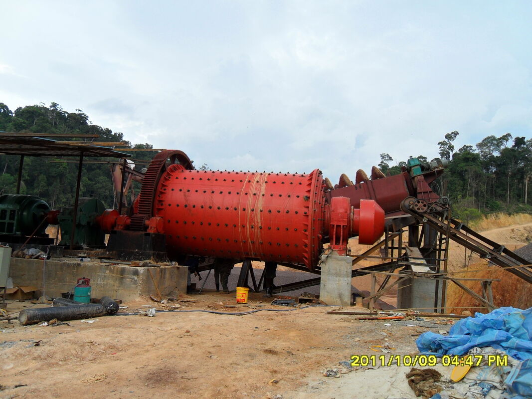 Moinho de bolas secas com diâmetro do cilindro de 0,6 a 3,2 metros para o método de moagem a seco e capacidade de 0,5 a 500 toneladas por hora