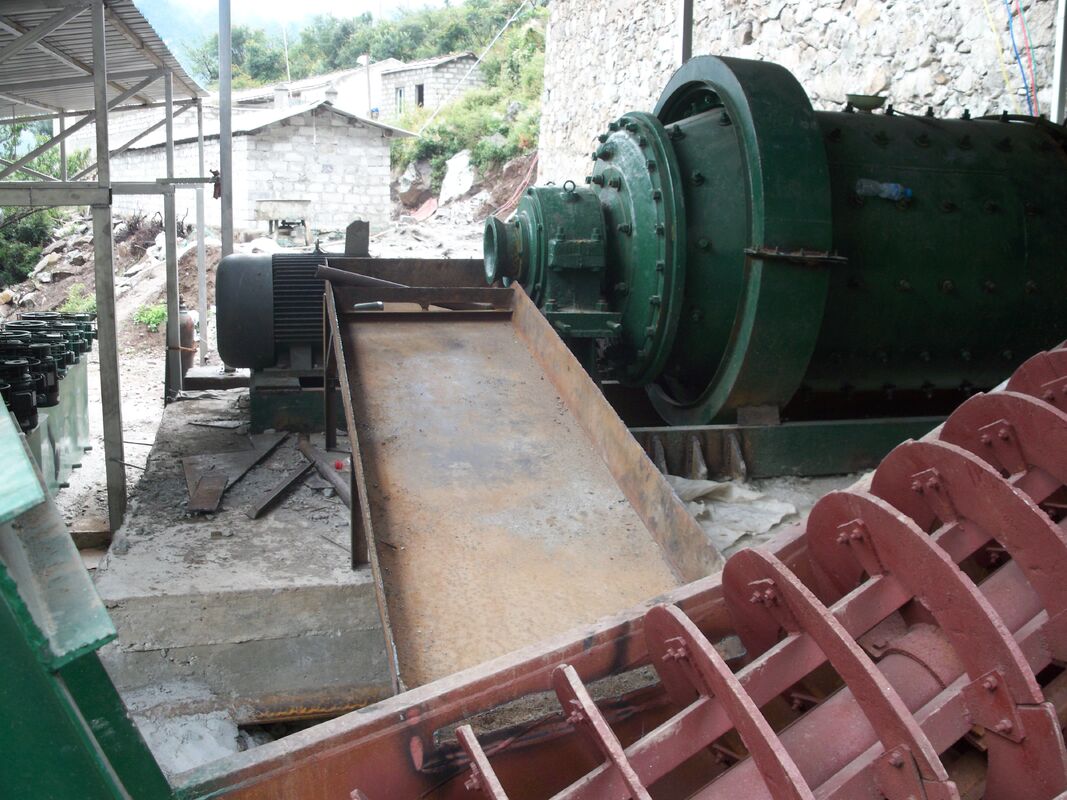 Rubber Or Steel Liner Dry Ball Mill with 0.5-500 Tons Per Hour Capacity and 0.074-0.4 Mm Discharge Size for Large Scale Grinding