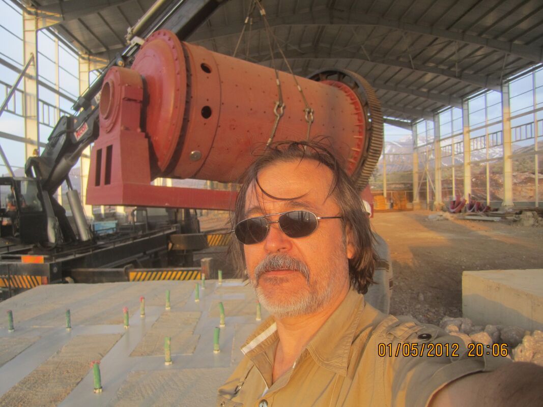 Мельница для измельчения шлака с диаметром валка 400-1500 мм, производительностью 2-90 т/ч и тонкостью помола 30-325 меш