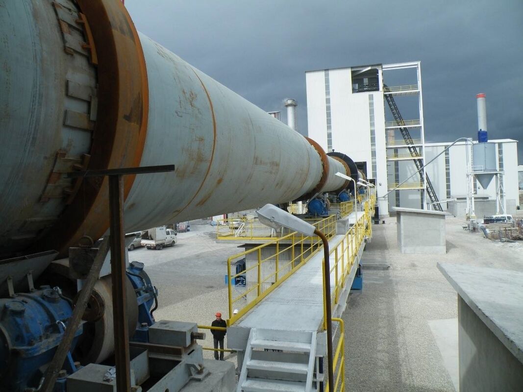 5.5 Metre çaplı, tehlikeli atıkların işlenmesi için 1000°C nominal sıcaklıkta döner fırın