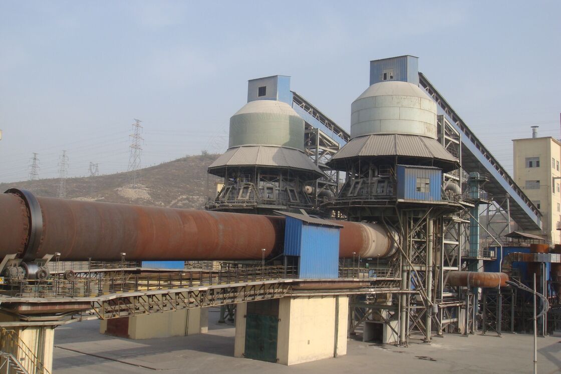 Steel Rotary Kiln with 5.5 Meters Diameter and 4% Tilt for Cement Manufacturing and Mineral Processing at 1000℃ Rated Temperature