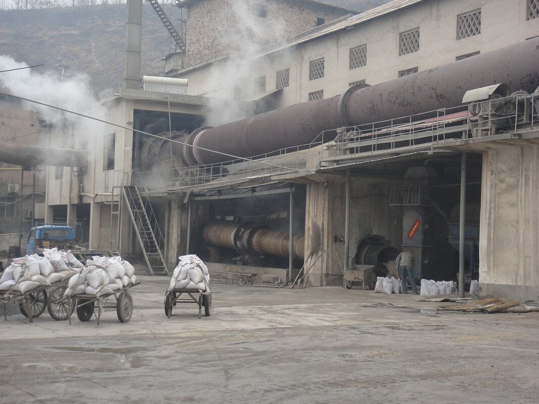 Steel Rotary Kiln with 5.5 Meters Diameter and 4% Tilt for Cement Manufacturing and Mineral Processing at 1000℃ Rated Temperature