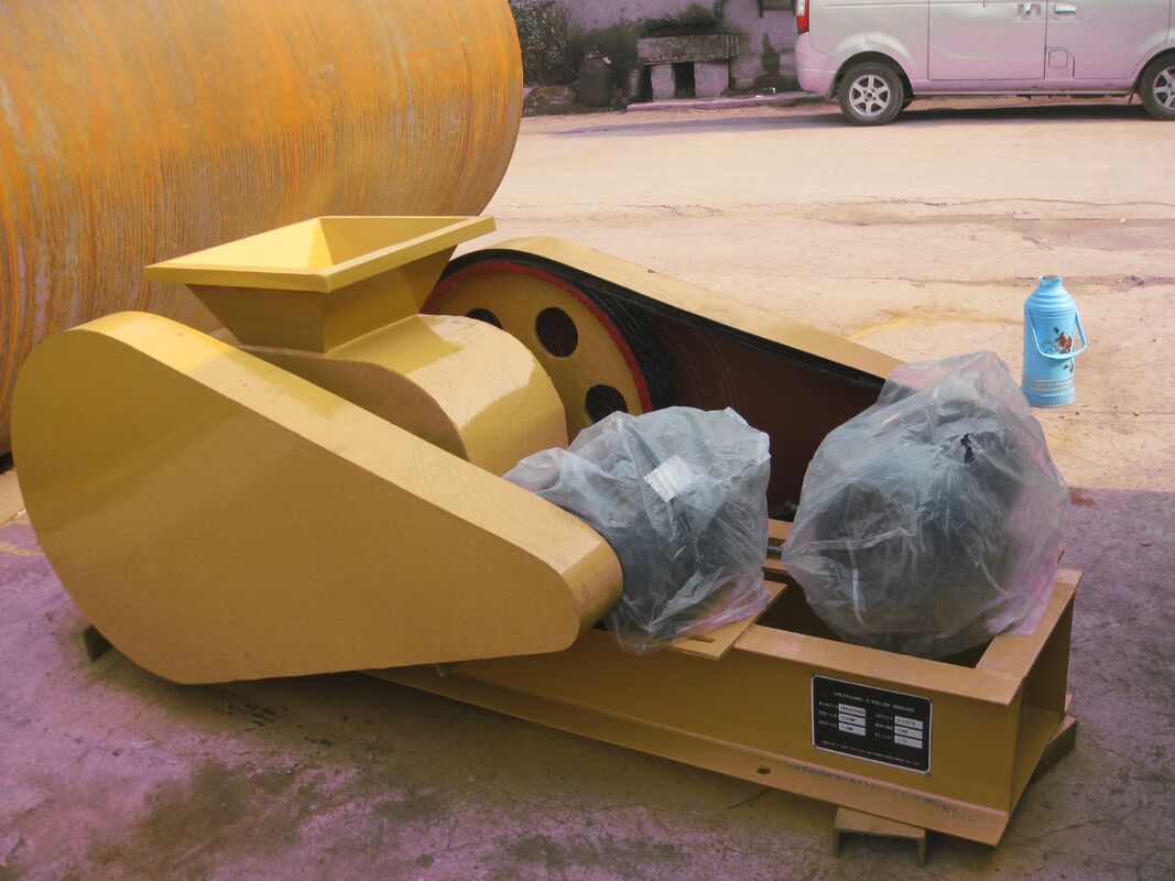 เครื่องทำทรายพร้อมเส้นผ่านศูนย์กลางลูกกลิ้งบด 400-700 มม. สำหรับขนาดการคายประจุ ≤20 มม. และขนาดการป้อนสูงสุด 60 มม.