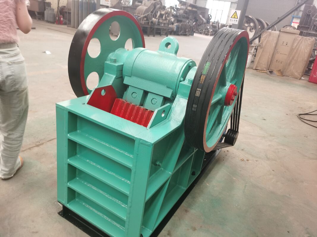 Industrial Box Crusher with 500 kg/hour Capacity, Up to 500 mm Feed Size, and 15 KW Motor Power for Heavy-Duty Crushing