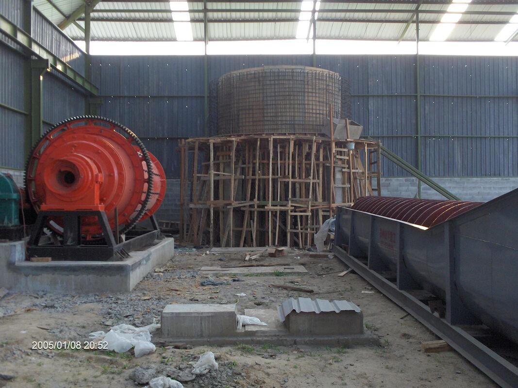 에너지 절감 10-65 RPM 회전 속도 및 효율적인 썰기를위한 높은 알루미늄 라인러와 함께 볼 밀