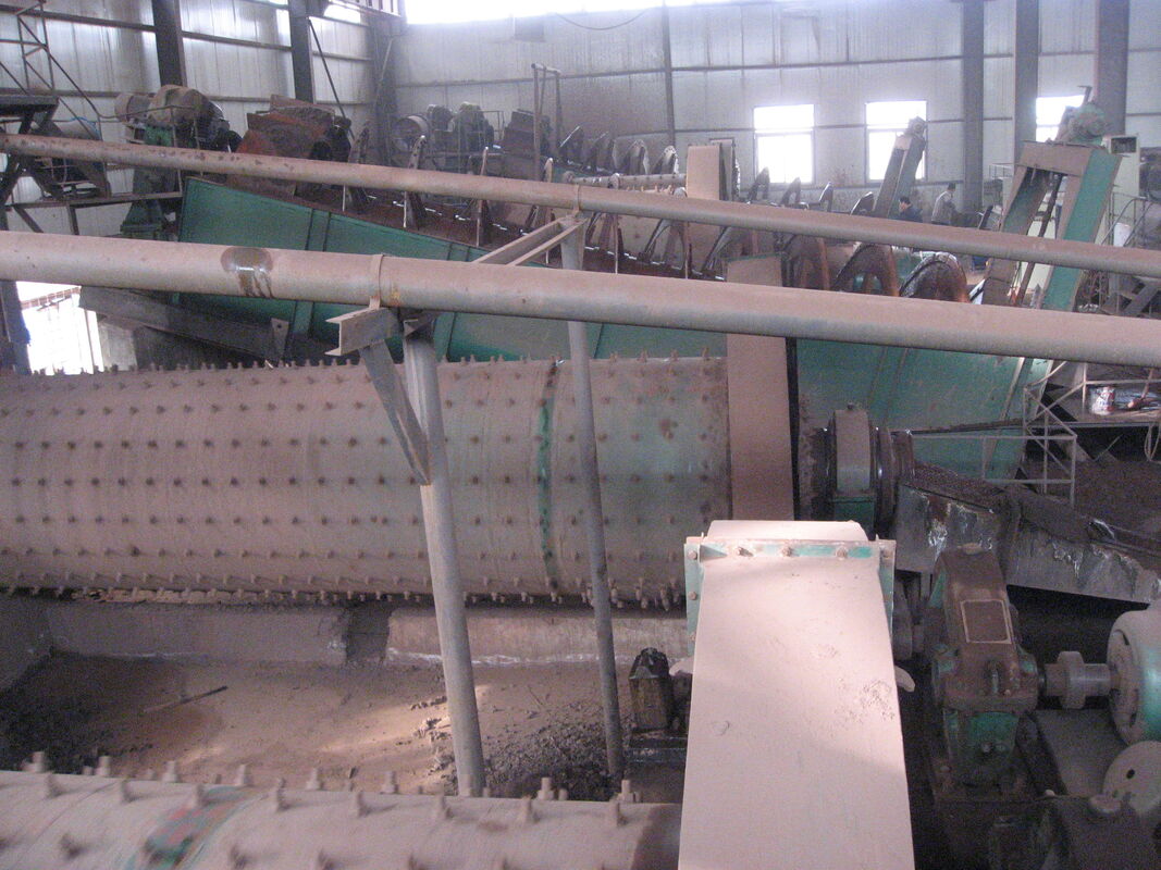 에너지 절감 10-65 RPM 회전 속도 및 효율적인 썰기를위한 높은 알루미늄 라인러와 함께 볼 밀