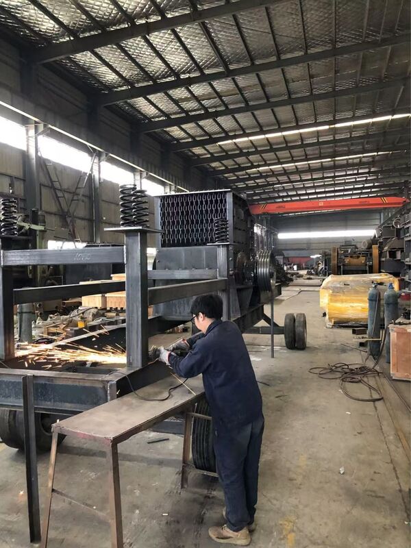 1500 X 800 X 1200 Mm Box Crusher Industrial Crusher with Up To 200 Mm Feed Size and 15 KW Motor Power