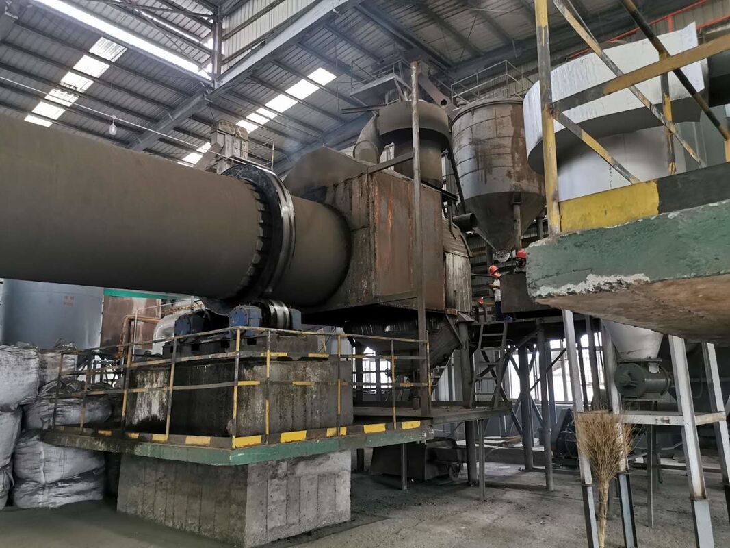 50 Tons Per Hour Rotary Kiln with Spring Steel Plate Or Graphite Block Sealing and Screw Feeder Feeding Equipment