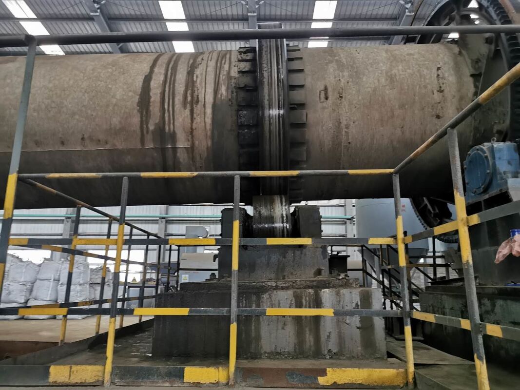 50 Tons Per Hour Rotary Kiln with Spring Steel Plate Or Graphite Block Sealing and Screw Feeder Feeding Equipment