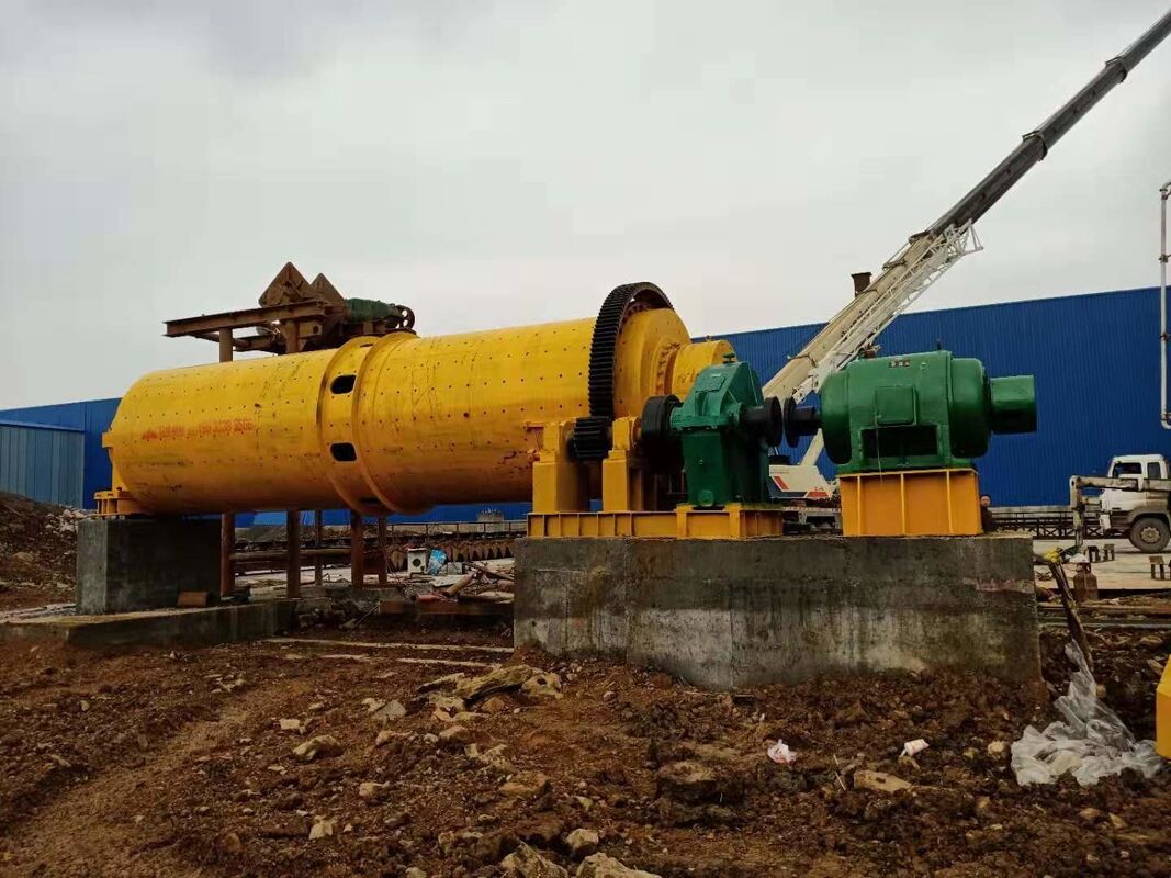 Horizontale kogelmolen met een maximaal kogelvolume van 2,4 tot 41 ton, Q235A-schelpmateriaal en een rotatiesnelheid van 10 tot 30 RPM voor mijnbouw- en cementinstallaties