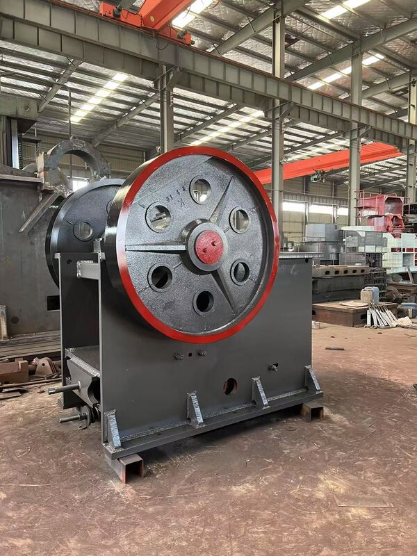 سنگ شکن صنعتی با ظرفیت خرد کردن 100 جعبه در ساعت، سر چکش فولادی منگنز بالا و حالت عملیات پیوسته