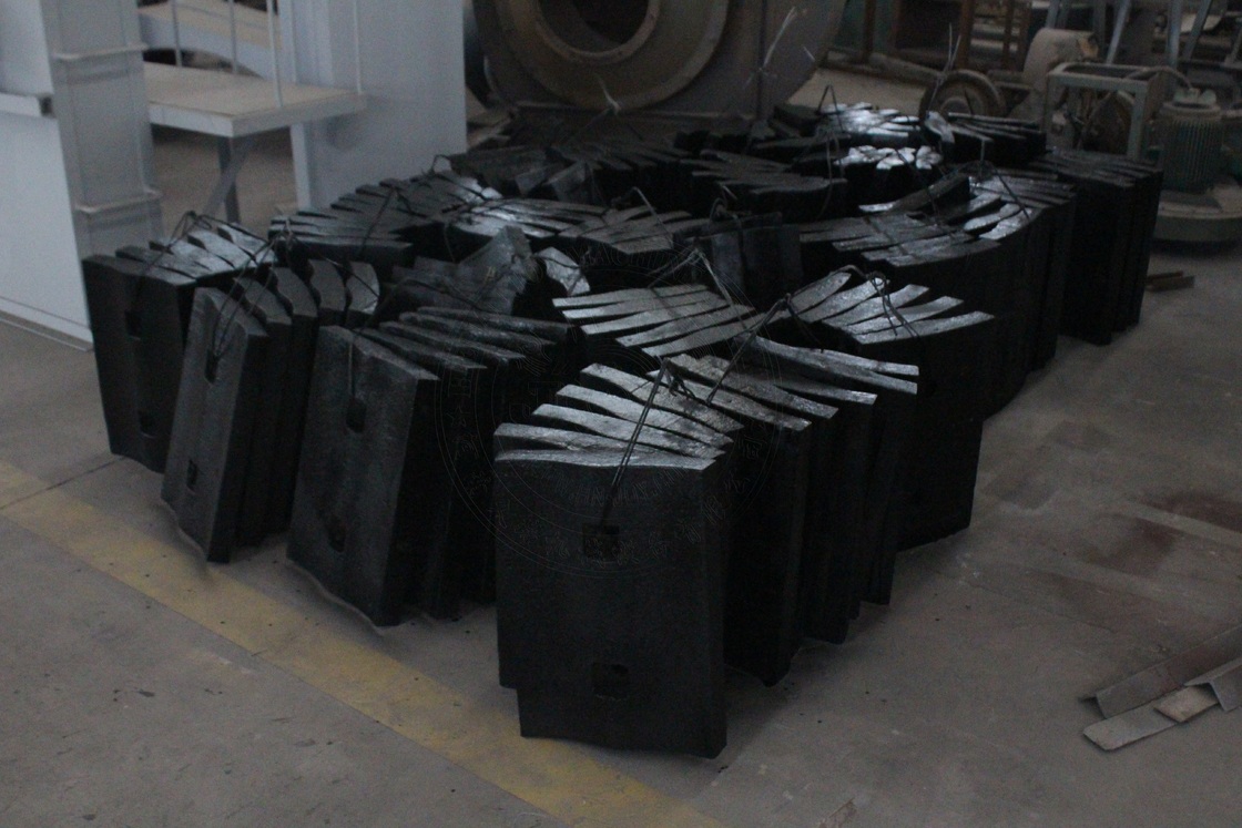 1.2-2.5 ميجا باسكال مطحنة طحن الخبث بضغط طحن مع حجم إنتاج 30-425 شبكة وسعة إنتاج 5-70 طن/ساعة لإنتاج مسحوق المعادن