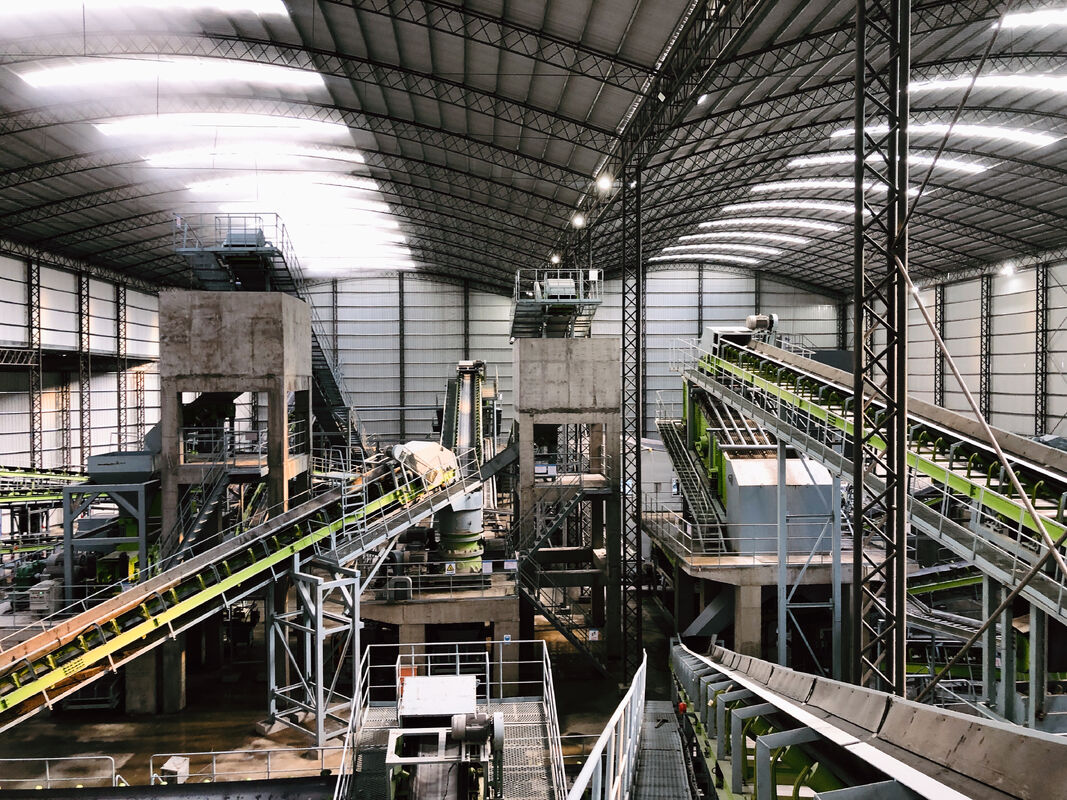 Instalacja w pomieszczeniach zamkniętych Młyn szlamów z automatycznym sterowaniem PLC i 1700-3000m3/h objętości powietrza dla efektywnego przetwarzania szlamów