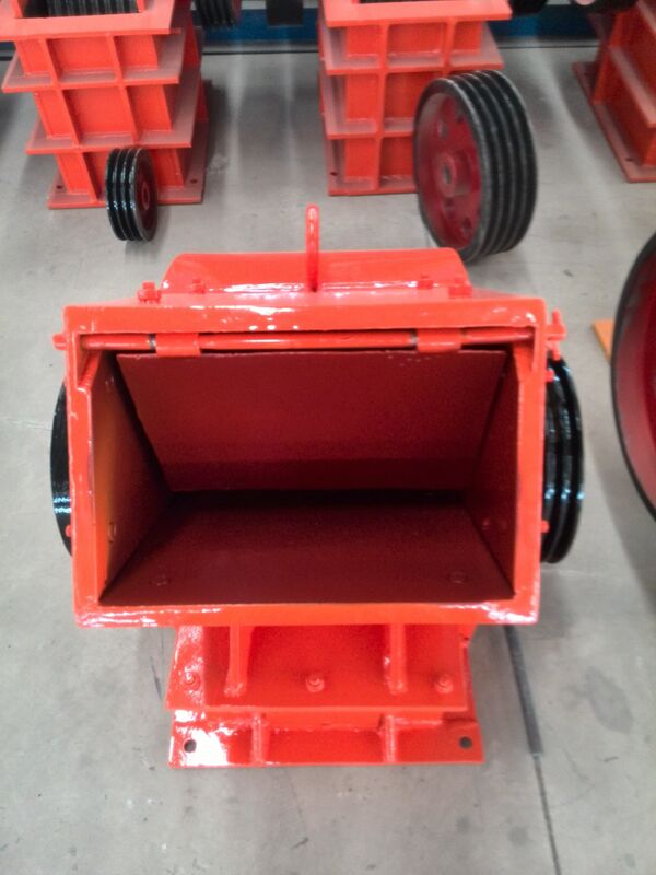 High-grade Steel Industrial Crusher with 12-24 Hammer Quantity and ≤25mm Discharging Size for Efficient Material Handling