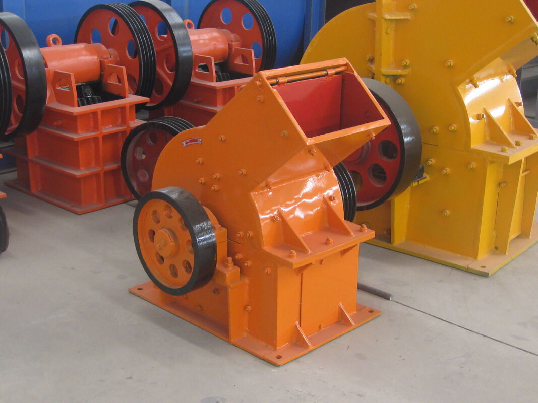 Fraiseur d'impact en acier à haute teneur en manganèse doté de 12 à 24 quantités de marteaux pour des performances de concassage constantes dans les opérations de carrière