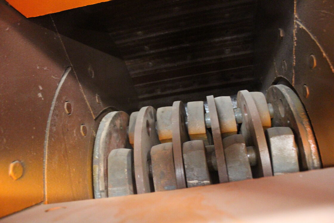 High Manganese Steel Heavy Hammer Crusher with 55-315 KW Motor Power and Easy To Replace Wear Parts for Heavy Duty Crushing