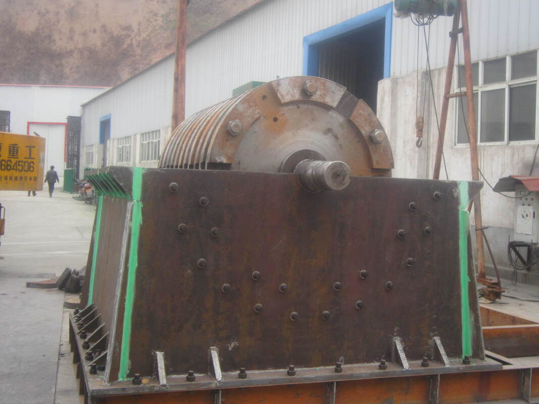 Промышленный дробильщик с выходной величиной 10-50 мм и материалами головы молотка высокомаганцевая сталь для промышленного производства