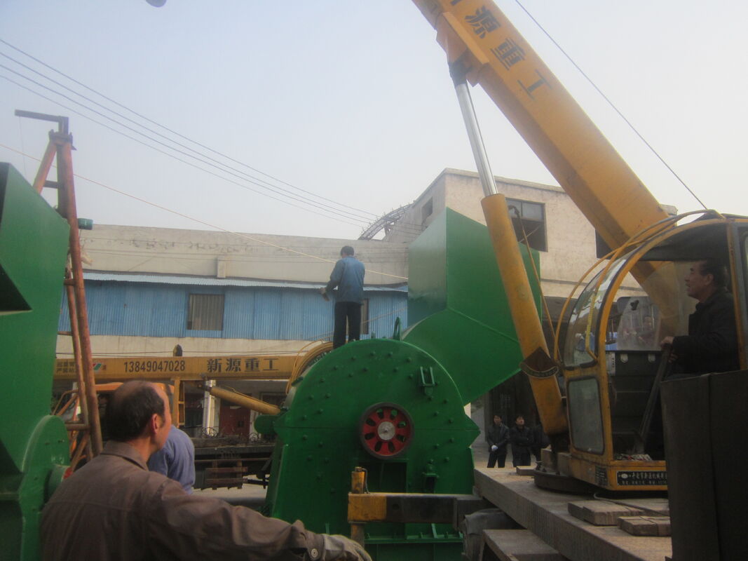 Impact Crusher with 500-700 RPM Rotation Speed and 50-500 Tons/hour Capacity Featuring ZGMn13 Rebound Plate