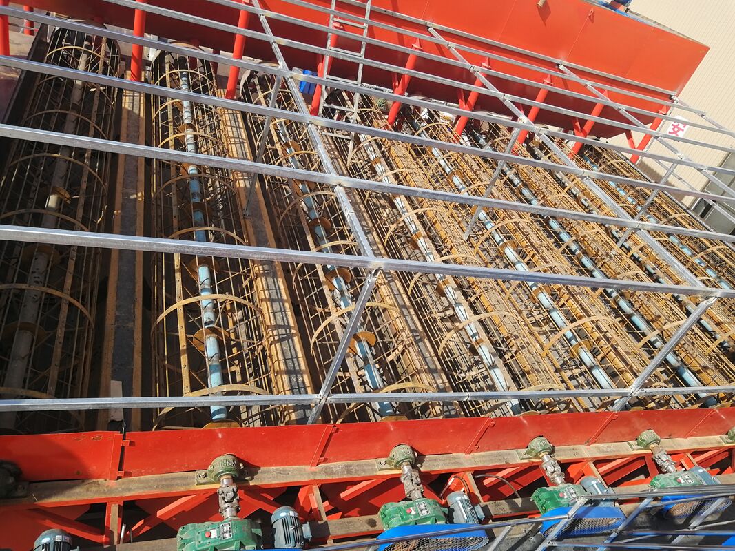 Box Crusher Industrial Crusher with Feed Size Up To 200 Mm 15 KW Motor Power and 100 Boxes Per Hour Capacity