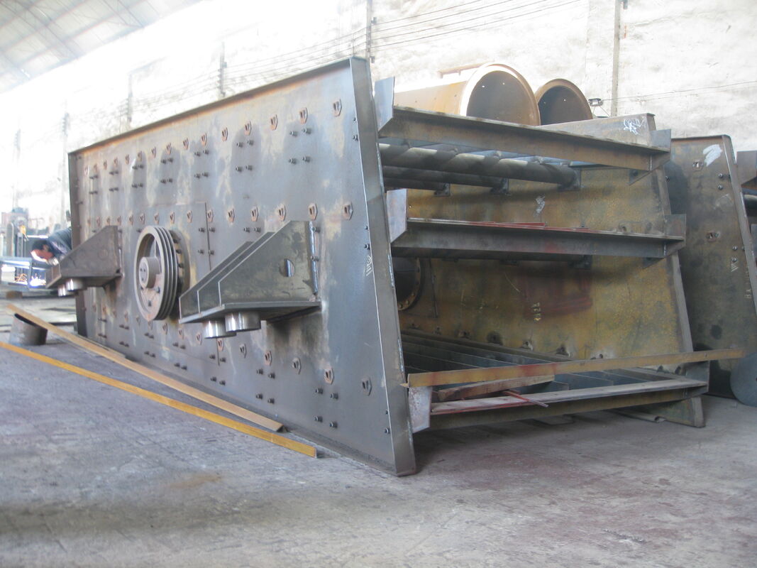 Low Maintenance Mining Screening Equipment With Easy Screen Replacement and 800 To 1500 Vibrations Per Minute for 80~240t/h Processing Capacity