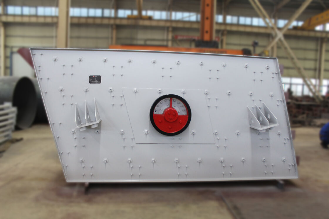 Low Maintenance Mining Screening Equipment With Easy Screen Replacement and 800 To 1500 Vibrations Per Minute for 80~240t/h Processing Capacity