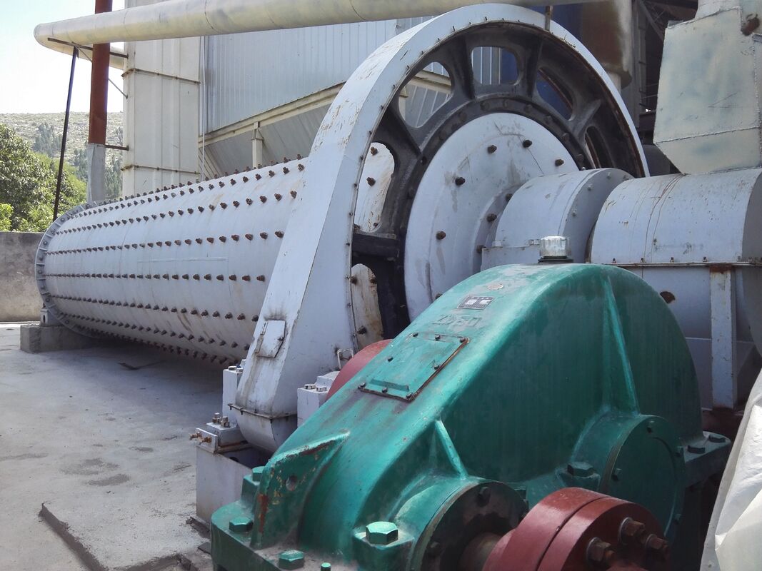 Molino de bolas secas con tamaño de alimentación ≤ 25 mm y tamaño de salida de 0,074-0,89 mm para instalación horizontal