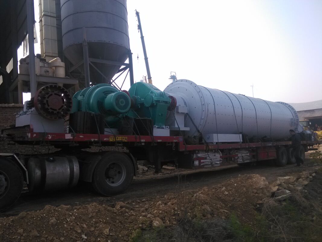 Moinho de Bolas de Cimento com Motor CA com Descarga por Transbordo ou Grelha para Moagem de Alta Eficiência e Baixa Energia