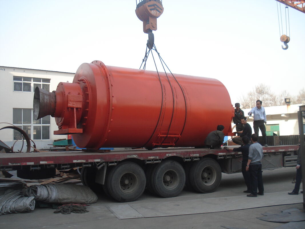 सामग्री प्रसंस्करण के लिए प्रभावी आयतन 5.3m³ के साथ सिरेमिक बॉल मिल, परिचालन तापमान परिवेश से 80 डिग्री सेल्सियस तक और फीडिंग आकार ≤20mm