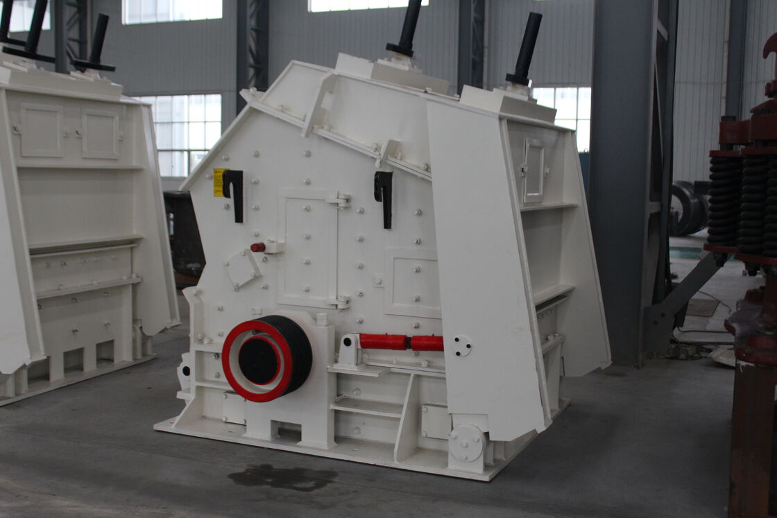 Precision Rating P5 Impact Crusher with 30-800 Tons Per Hour Capacity and 2 Years Free Spare Parts