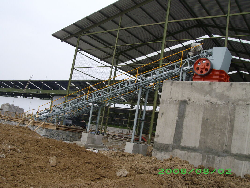 Heavy Duty Industrial Crusher with 300 Rpm Crusher Speed, ≤25mm Discharging Size, and 10-800T/h Feeding Capacity