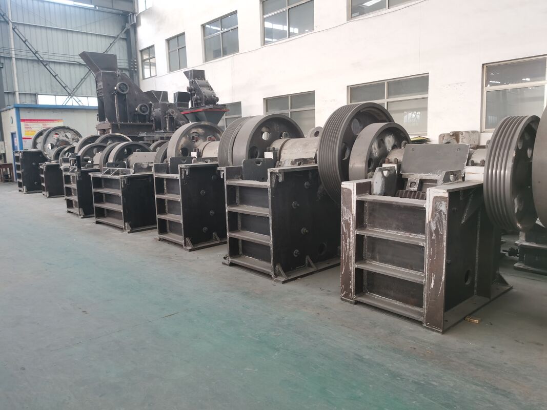 Heavy Duty Industrial Crusher with 300 Rpm Crusher Speed, ≤25mm Discharging Size, and 10-800T/h Feeding Capacity