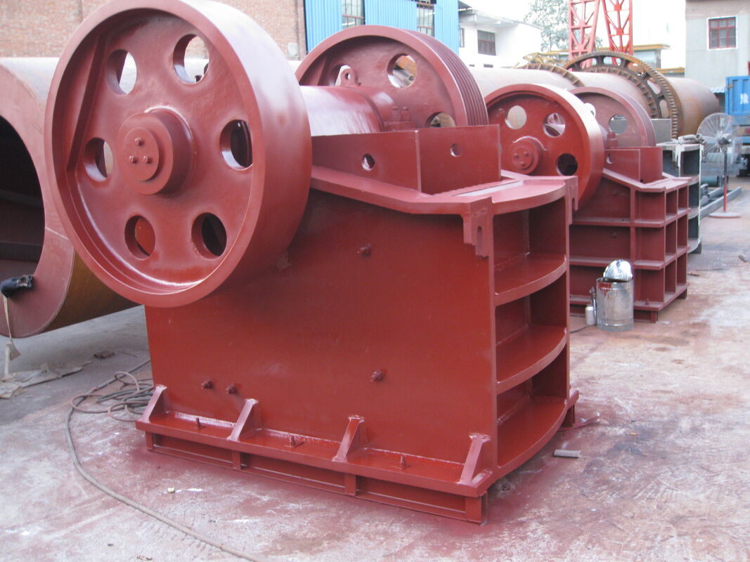 Jaw Cone Crusher with 10-800T/h Feeding Capacity, Wear-resistant Jaw Plate, and Automatic Lubrication System for High Efficiency Crushing