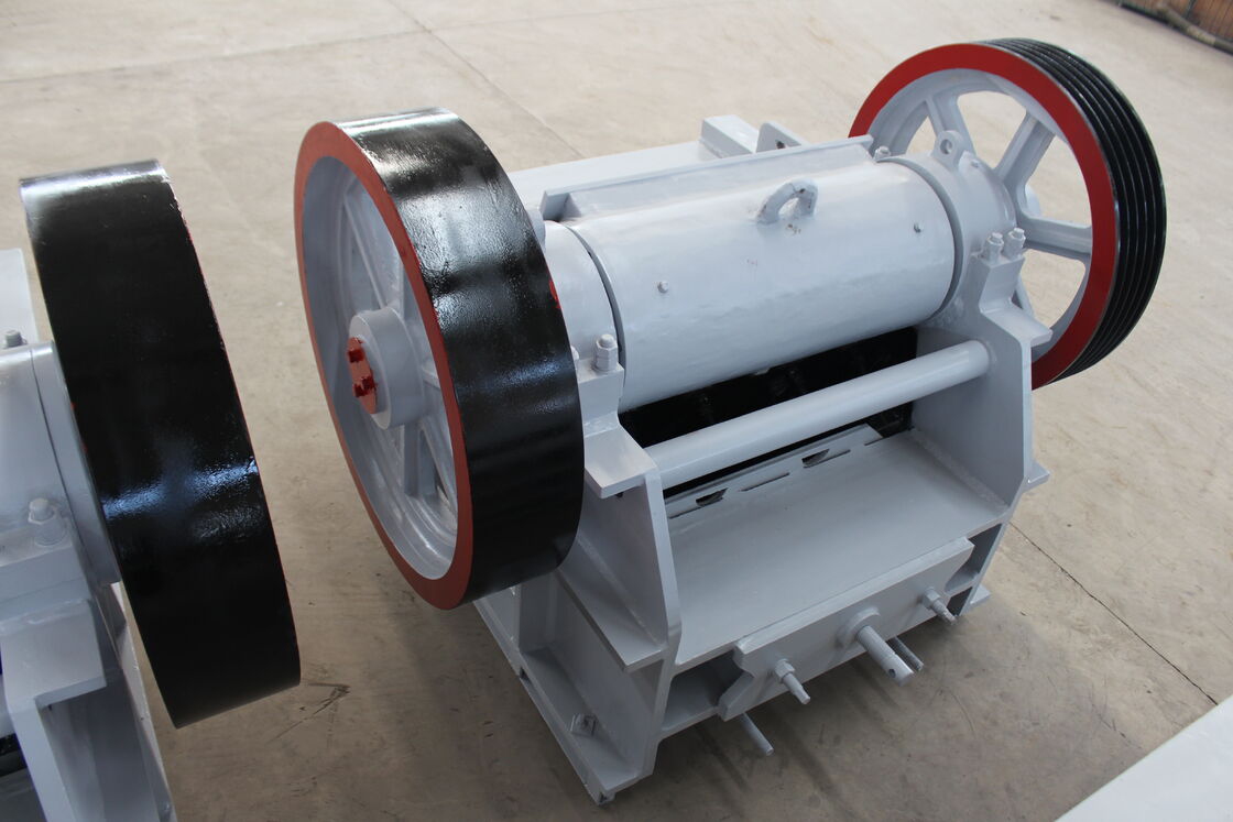 300 RPM Industrial Crusher with 15 KW Power and 5 Tons Per Hour Capacity for Heavy-Duty Crushing