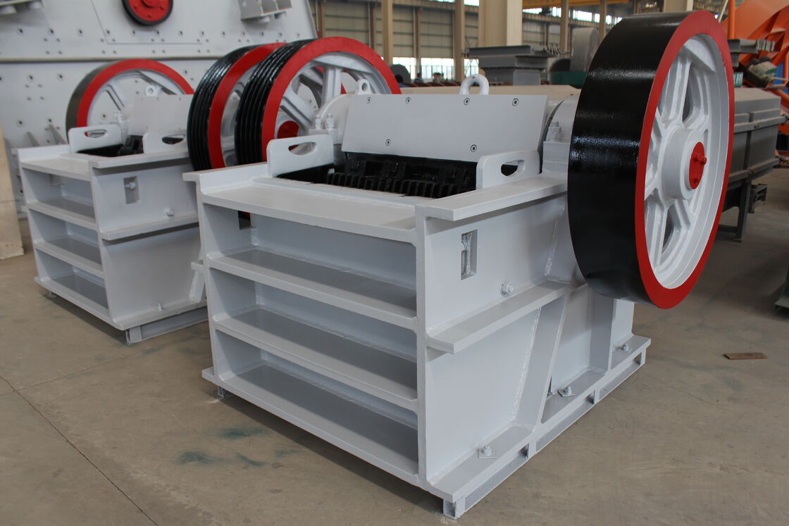 300 RPM Industrial Crusher with 15 KW Power and 5 Tons Per Hour Capacity for Heavy-Duty Crushing
