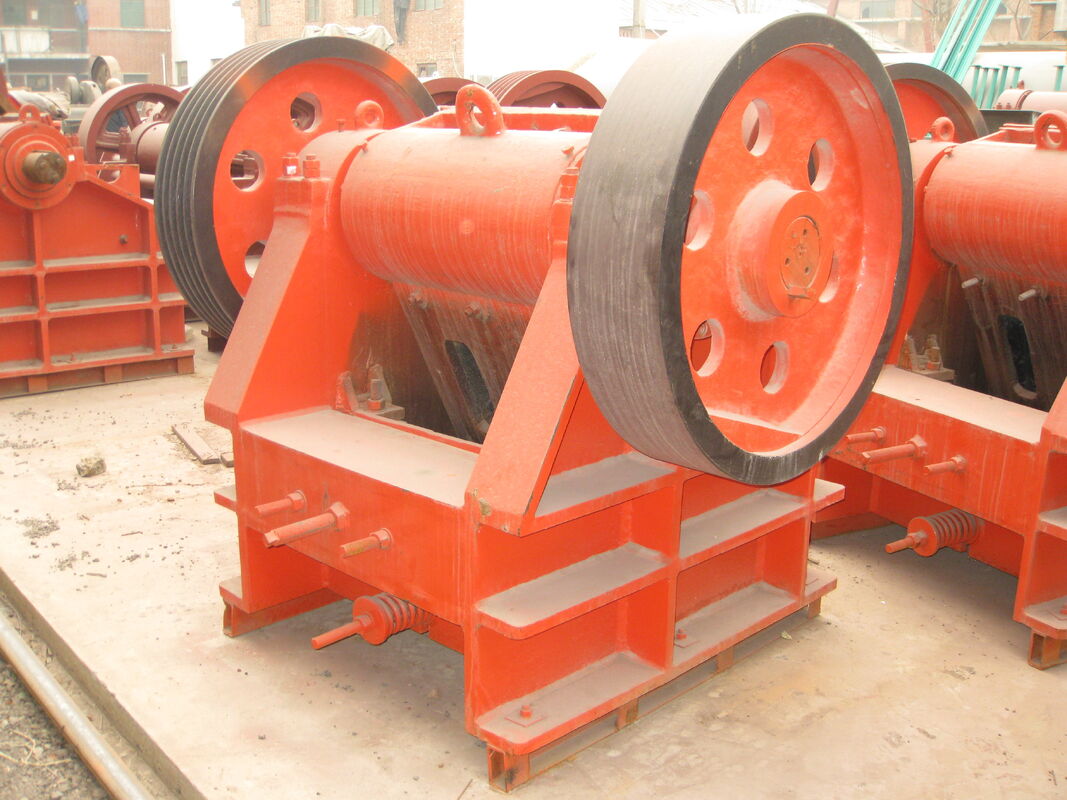 Industrial Crusher with 100 Boxes Per Hour Crushing Capacity, High Manganese Steel Liner, and ≤25mm Discharging Size
