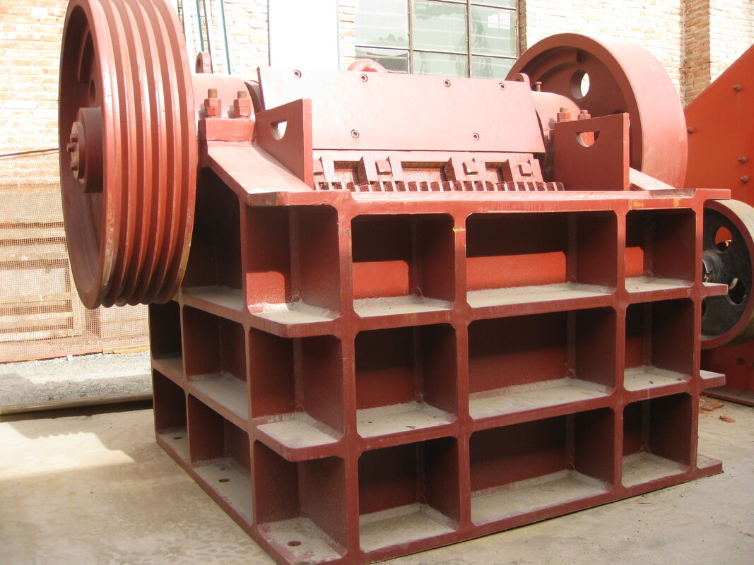 Industrial Box Crusher with 500 Kg/hour Capacity and Up To 300 Mm Feedsize Made of High-grade Steel