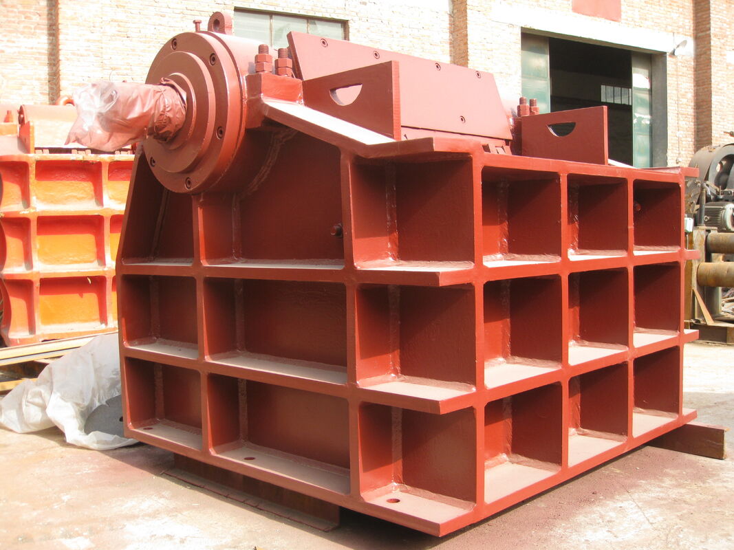 Maintenace de concasseur à cône à mâchoires en acier à haute teneur en manganèse Solution de concassage facile pour les carrières minières et le traitement des matériaux industriels