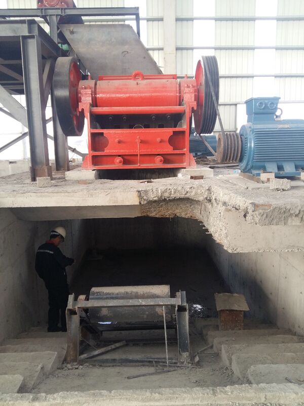 Industrial Box Crusher with 500 Kg/hour Capacity and Up To 300 Mm Feedsize Made of High-grade Steel