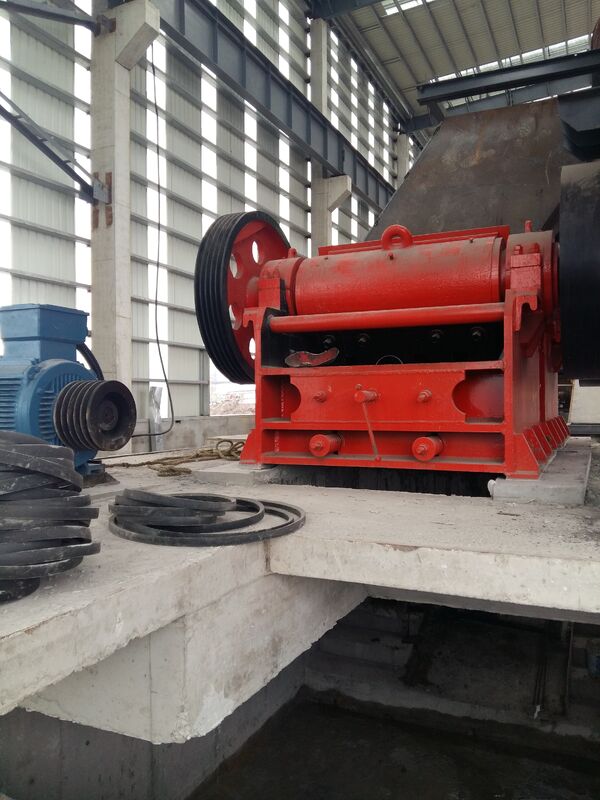 Industrial Box Crusher with 500 Kg/hour Capacity and Up To 300 Mm Feedsize Made of High-grade Steel