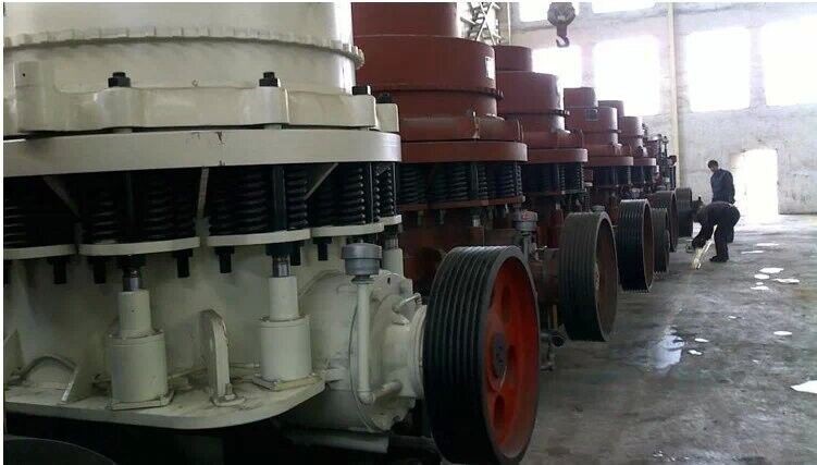 自動潤滑システムと30〜500トン/時の処理能力を備えた、重負荷破砕用のスプリングコーンジョーコーンクラッシャー