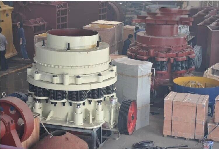 自動潤滑システムと30〜500トン/時の処理能力を備えた、重負荷破砕用のスプリングコーンジョーコーンクラッシャー