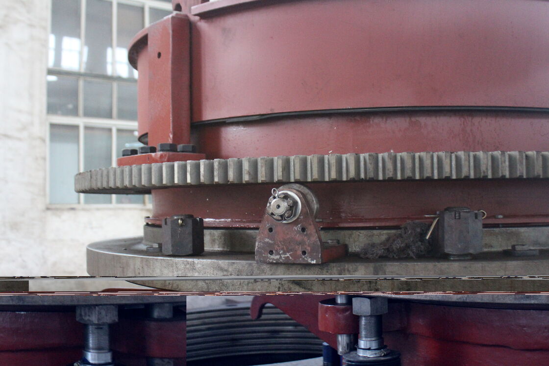 35mm Thickness Impact Crusher with Q235 Welded Frame and 2520x1900x2200mm Dimension for Stone Crushing