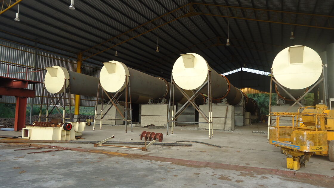 Rotary Dryers with Screw Conveyor Discharging Method and 5 KW Motor Featuring PLC Control System for Industrial Drying
