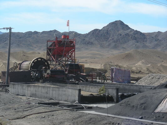 Сухая шаровая мельница с размером загружаемого материала ≤25 мм, воздушным охлаждением и производительностью 0,5-50 тонн в час для эффективного сухого измельчения