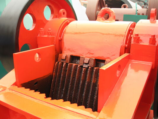 300-700mm 투입구 크기, 10-100mm 배출구 크기, 3500kg 무게의 중작업용 산업용 파쇄기